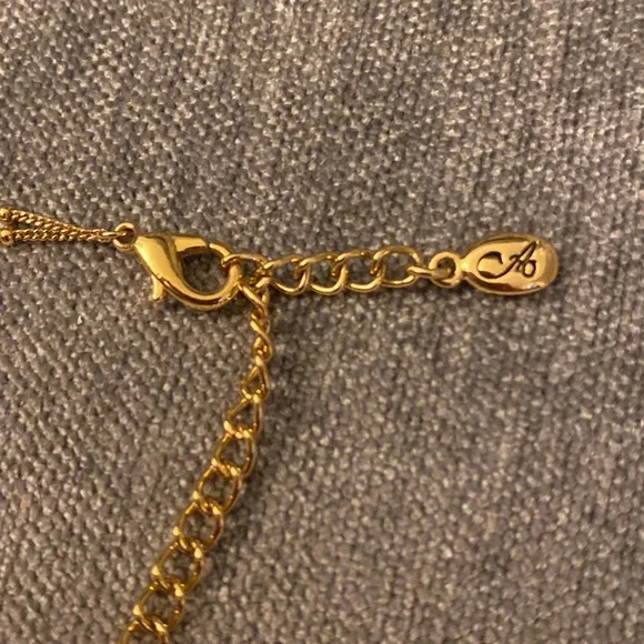 Gold Pendant Necklace - Picture 4 of 5